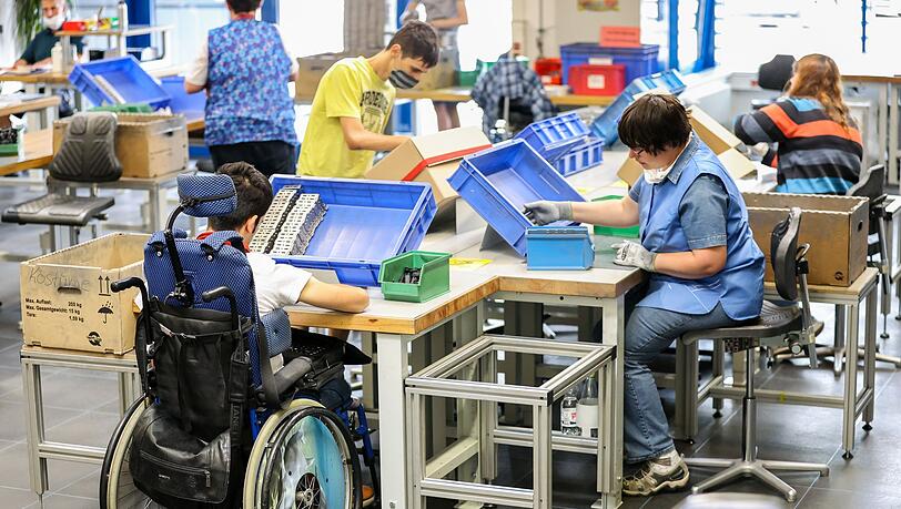 Die Zahl der schwerbehinderten Beschäftigten ist im Jahr 2024 in Deutschland erneut gestiegen (Archivbild). Die Zahl der schwerbehinderten Beschäftigten ist im Jahr 2024 in Deutschland erneut gestiegen (Archivbild).