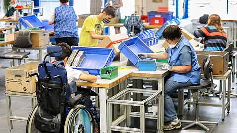 Die Zahl der schwerbehinderten Besch&auml;ftigten ist im Jahr 2024 in Deutschland erneut gestiegen (Archivbild).