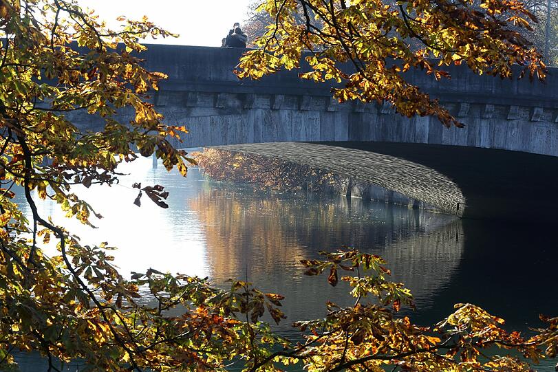 Romantik mitten in der Stadt: die Ludwigsbrücke beim Isarkanal.