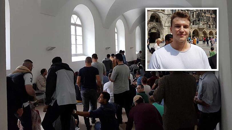 Beten unterm Kreuz: Muslime im Gemeindesaal von St. Michael. Jurastudent Medin Mujakic (21, kleines Bild) sagt: &bdquo;Das Freitagsgebet ist für uns, wie sonntags in die Kirche gehen&ldquo;