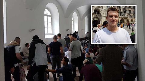 Beten unterm Kreuz: Muslime im Gemeindesaal von St. Michael. Jurastudent Medin Mujakic (21, kleines Bild) sagt: &bdquo;Das Freitagsgebet ist für uns, wie sonntags in die Kirche gehen&ldquo;