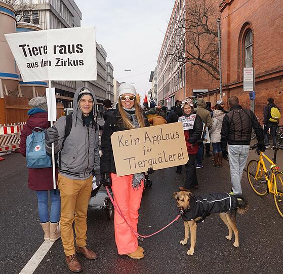 Hunderte Demonstranten setzten sich am Samstag für Zirkus ohne Tiere ein.