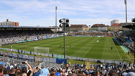 Das Gr&uuml;nwalder Stadion hat derzeit eine Stadion-Kapazit&auml;t von 15.000 Pl&auml;tzen.