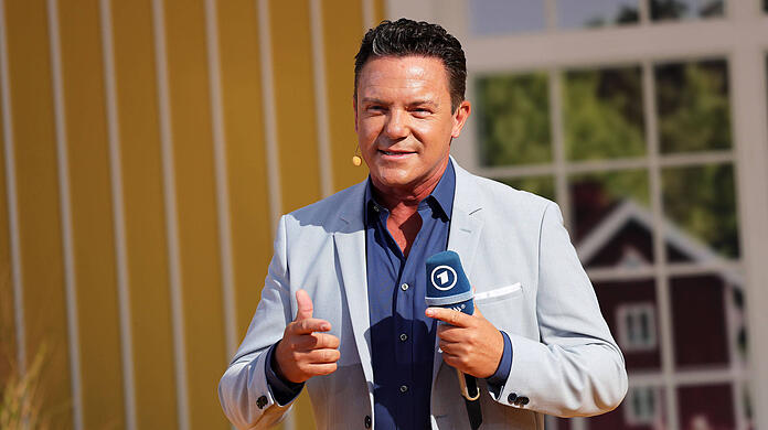 Stefan Mross führt bereits seit 20 Jahren durch "Immer wieder sonntags"