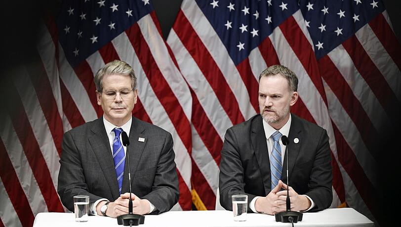 US-Finanzminister Scott Bessent (l) und der US-Handelsbeauftragte Jamieson Greer in Stockholm.