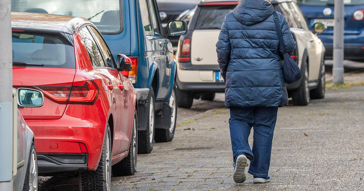 -Wo-ber-650-Kinder-in-die-Schule-str-men-Vater-bekommt-Beh-rden-rger-f-r-sein-Engagement