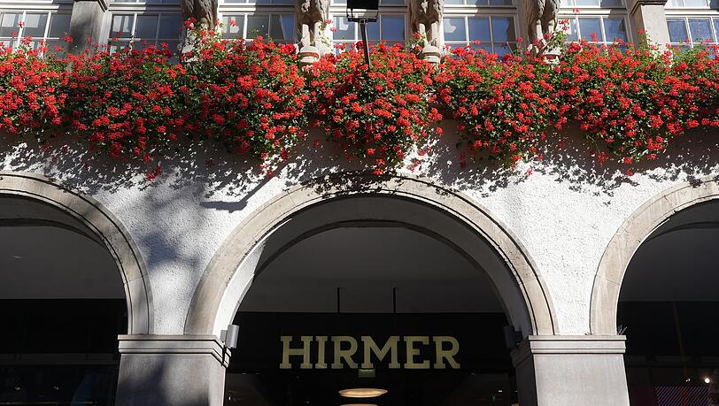 Neue Verkaufsfl&auml;chen, j&uuml;ngere Marken und mehr Erlebnisse: Das Hirmer-Stammhaus will moderner werden.