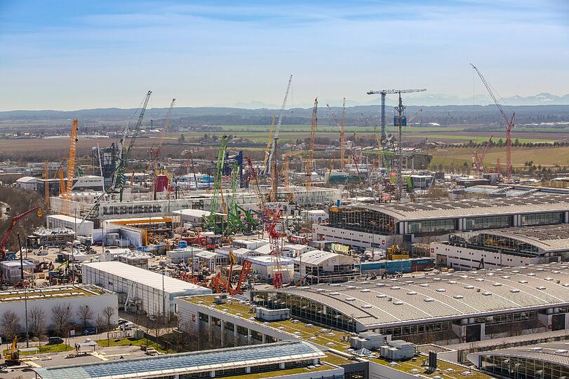 Die Dimensionen der Bauma sind riesig - sie ist die weltgrößte Messe für Baumaschinen.