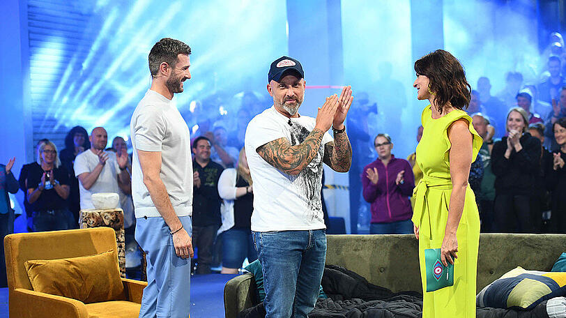 "Big Brother"-Legende Zlatko (M.) mit den Moderatoren Jochen Schropp und Marlene Lufen