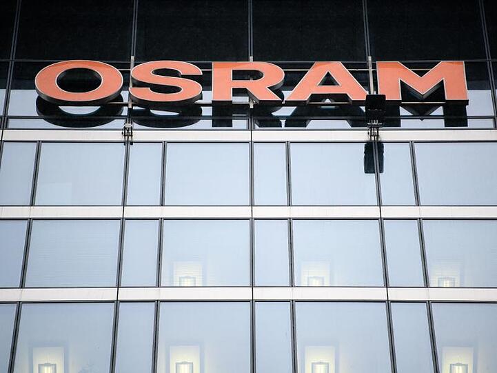 Das Osram-Logo ist an der Zentrale der Firma Osram zu sehen. Foto: Matthias Balk/dpa/Archivbild