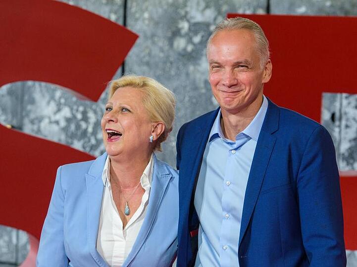 Hilde Mattheis, Bundestagsabgeordnete, und Dierk Hirschel, Gewerkschaftssekretär bei Verdi.
