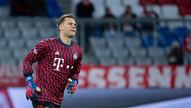 Manuel Neuer von München wärmt sich auf.