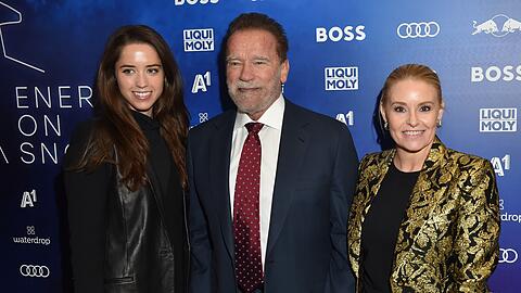 Arnold Schwarzenegger mit Freundin Heather Milligan (re.) und Tochter Katherine (li.)