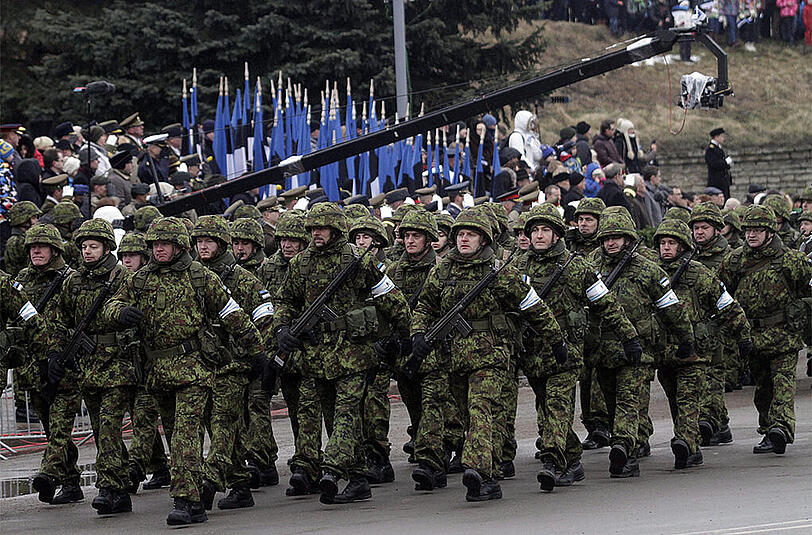 Soldaten des estländischen Armee bei der Nato-Parade.