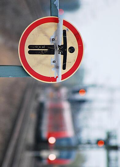 Das posieren auf Bahngleisen für "Selfies" ist ein lebensgefährlicher Trend.