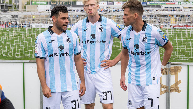 Könnten gegen Illertissen ausfallen: Florian Niederlechner (rechts) und Raphael Schifferl (mitte). Könnten gegen Illertissen ausfallen: Florian Niederlechner (rechts) und Raphael Schifferl (mitte).