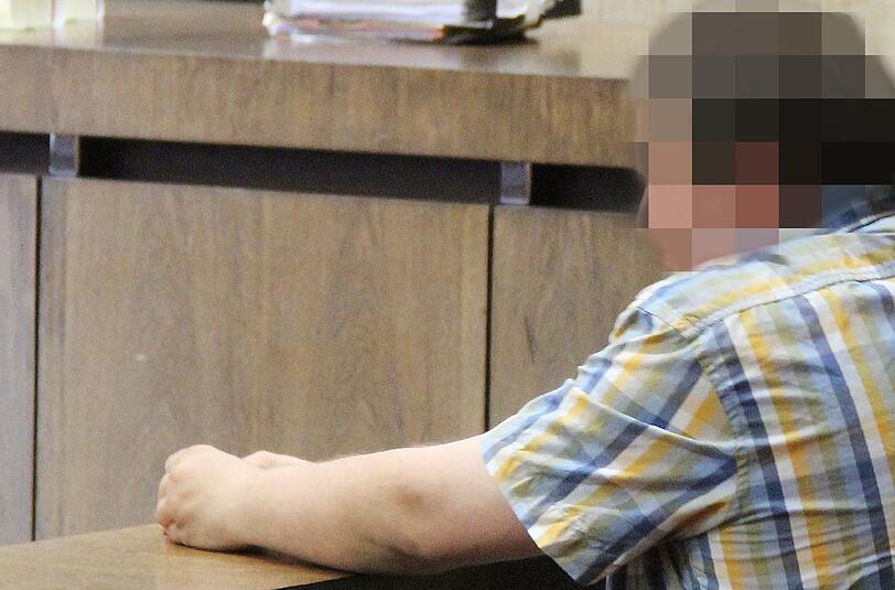 43 Autos beschädigt: Der geständige Täter auf der Anklagebank im Justizzentrum.