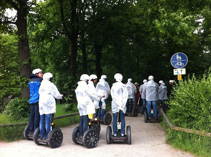... von dort rollten sie weiter entlang der Isar.