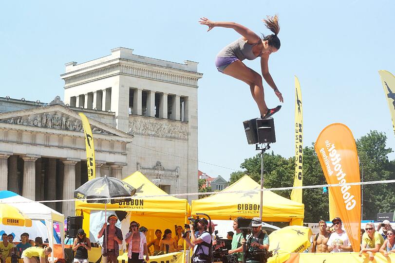 Am Königsplatz war beim Sportfestival trotz Hitze 'Action angesagt. Foto: Daniel von Loeper