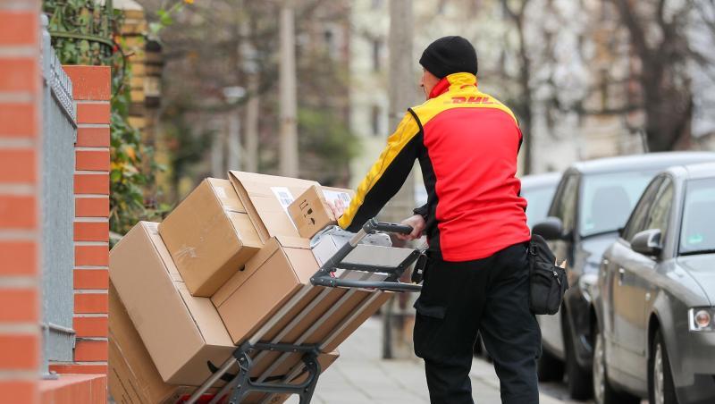 Die Deutsche Post DHL hat am deutschen Paketmarkt eine dominierende Rolle - ihr Umsatzanteil bei Paketen liegt bei 44 Prozent. Die Deutsche Post DHL hat am deutschen Paketmarkt eine dominierende Rolle - ihr Umsatzanteil bei Paketen liegt bei 44 Prozent.