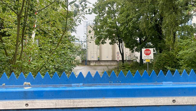 Die alten Silos stehen noch: Das Areal der alten Alkohol-Brennerei am Leuchtenbergring gehört dem Bund.