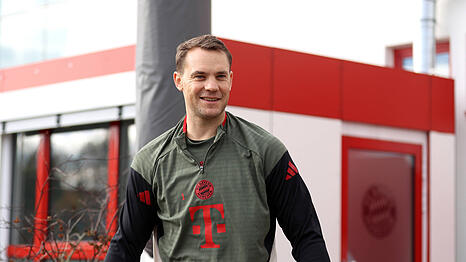 Voller Fokus auf Paris Saint-Germain: Manuel Neuer im Abschlusstraining an der Säbener Straße.