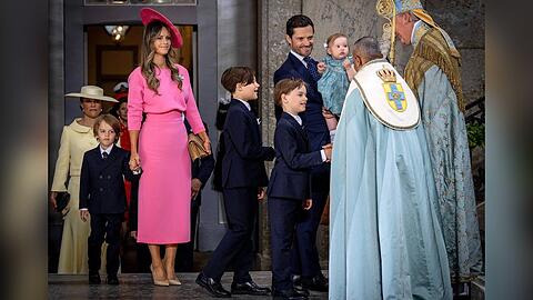 Prinzessin Sofia und Prinz Carl Philip mit ihren vier Kindern beim Dankgottesdienst - vor allem T&ouml;chterchen Ines stach heraus.