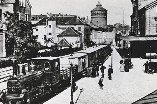 Am Nürnberger Plärrer, wo heute das Planetarium steht, startete die Ludwigseisenbahn einst nach Fürth.