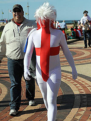 Am Dienstagabend trifft unsere Elf auf England, den Erzrivalen der deutschen Nationalmannschaft. Und diese Fans wollen wir nicht jubeln sehen!