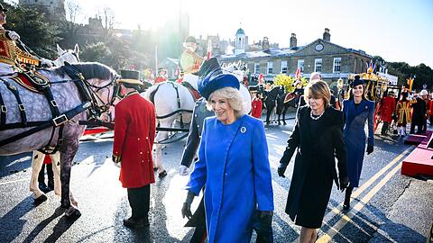 Vor dem milit&auml;rischen Empfang fuhren Steinmeier und B&uuml;denbender mit ihren Gastgebern per Kutsche durch die Stra&szlig;en von Windsor.