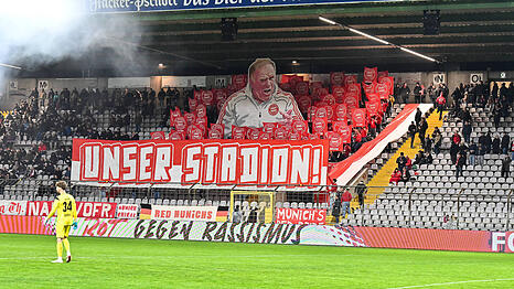 Klare Botschaft der Bayern-Fans: "Unser Stadion!"