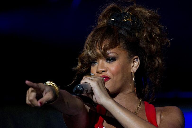 Egal was sie trägt - zurecht ist Rihanna die "Sexiest Woman Alice 2011"!