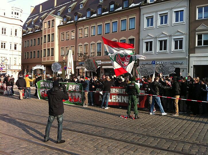 Bilder von der Demonstration in Augsburg gegen das neue DFL Sicherheitspapier, über das am 12.12 verhandelt werden soll.
