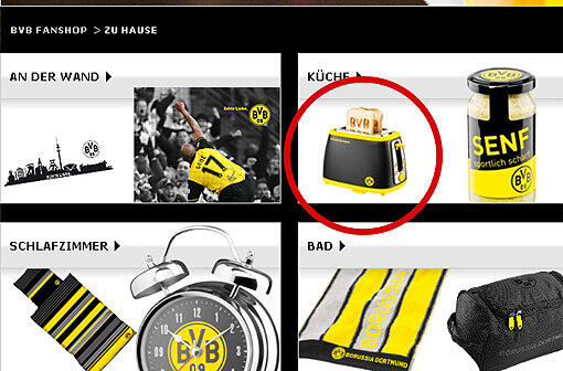 Toaster: In der Küche seiner Wohnung, die zwölf Kilometer vom Dortmunder Stadion entfernt liegt, steht ein BVB-Toaster, der das Vereinsemblem in die Toasts toastet. Er hatte ihn im Fanshop gesehen &ndash; und fand das lustig.