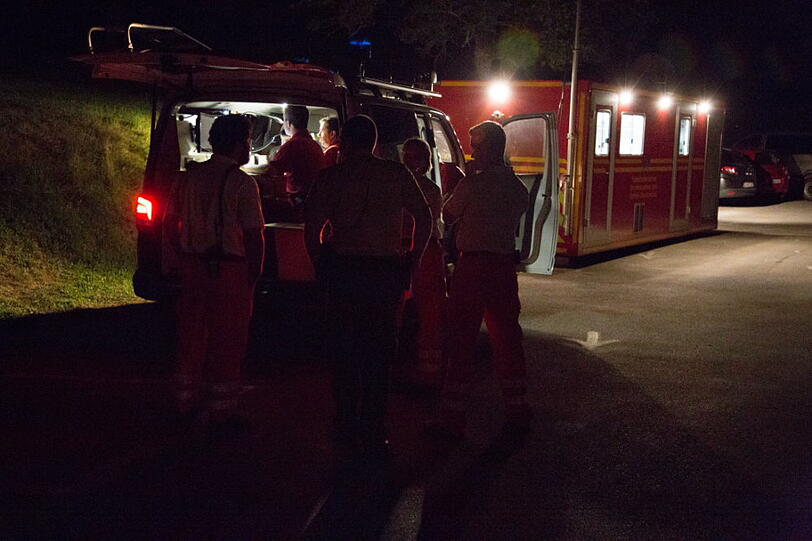 Die Polizei meldete am frühen Morgen: "Aus bisher ungeklärter Ursache kam es am Samstag, 27.07.13, abends, zu einem Waldbrand oberhalb des Thumsees bei Bad Reichenhall." Die Bilder zum Durchklicken.