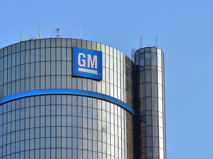Unter Nutzung eines ursprünglich für Kriegszeiten entwickelten Gesetzes hat US-Präsident Donald Trump dem Autobauer General Motors (GM) die Produktion von Beatmungsgeräten befohlen.