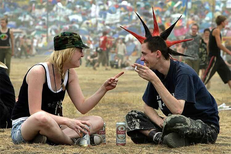 75000 Fans aus 35 Ländern werden am Wochenende in der 1800-Seelen-Gemeinde Wacken erwartet, die Karten sind seit Monaten ausverkauft. 100 Gastronomiestände sorgen für das leibliche Wohl &ndash; ebenso wie zahllose Imbisstände in privaten Vorgärten. Sehen Sie im Folgenden die besten Wacken-Bilder aus dem vergangenen Jahr.