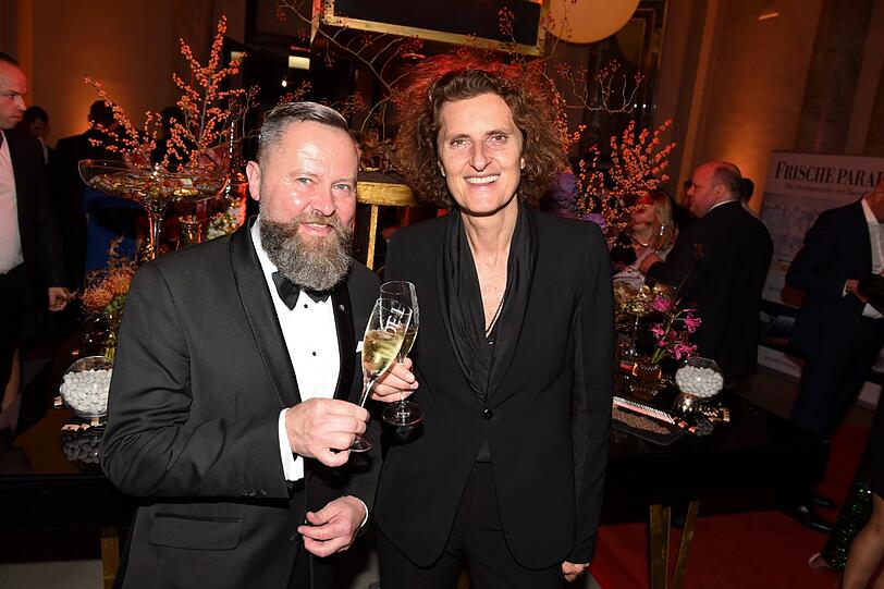 Jochen Benz (Sommelier des Jahres) mit Innegrit Volkhardt