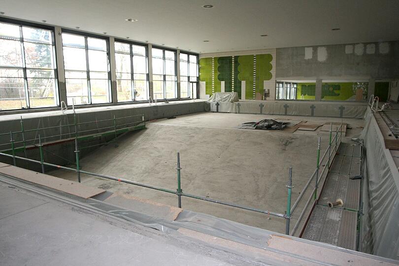 Das Harlachinger Bad ist komplett erneuert worden. Ende 2012 hatte sich die AZ auf der Baustelle umgesehen.