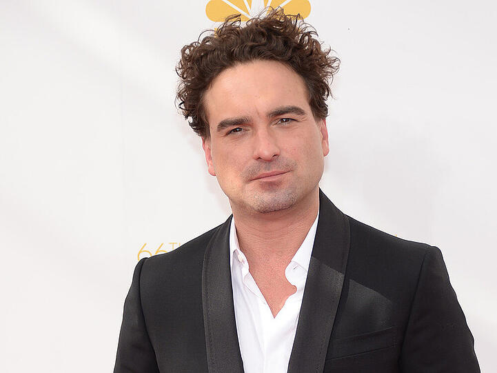 Johnny Galecki solo bei den Emmy Awards am Montagabend