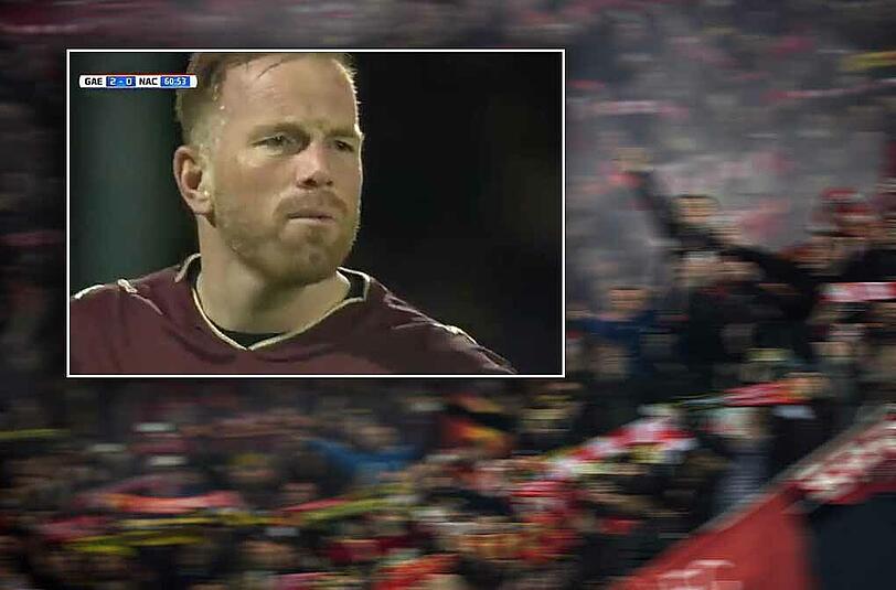Großartige Aktion für den Torwart Jelle ten Rouwelaar (kleines Bild). Die Fans der gegnerischen Mannschaft widmeten seiner verstorbenen Mutter eine Schweigeminute.
