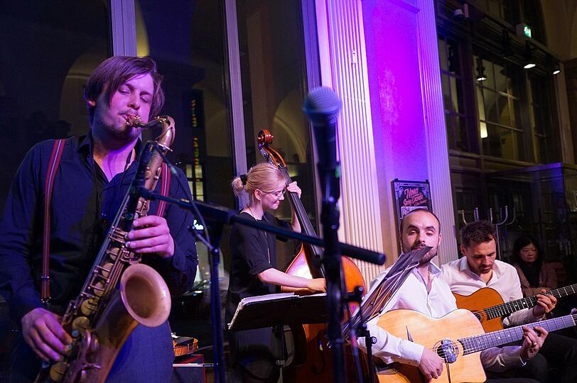 Lila Stunde: Das Monaco Swing Ensemle spielte im Literaturhaus auf.