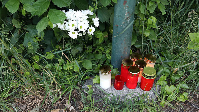 Kerzen am Unfallort in der Hochstraße.