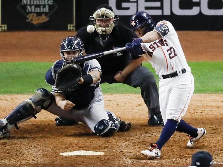 Jose Altuve (r) erreichte mit den Houston Astros die World Series.