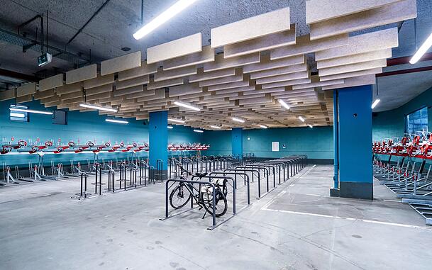 Das Fahrrad-Parkhaus ist kostenfrei nutzbar, 24 Stunden ge&ouml;ffnet und video&uuml;berwacht.