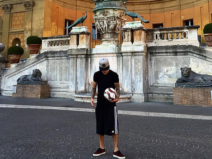 Justin Bieber: Mit diesem Ball spielte er angeblich im Vatikan