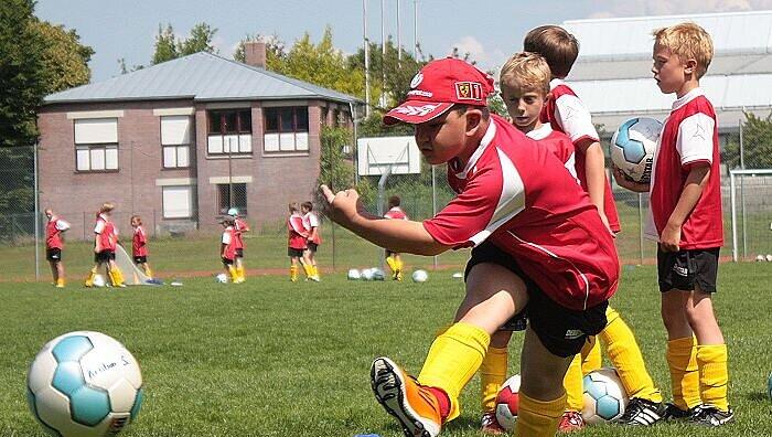 Das Fußballcamp beim FC Fasanerie Nord findet heuer schon zum fünften Mal statt. Das Fußballcamp beim FC Fasanerie Nord findet heuer schon zum fünften Mal statt.