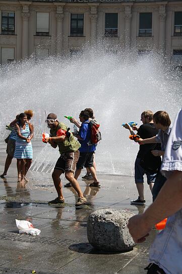 Wasserschlacht am Stachus. Die Bilder.