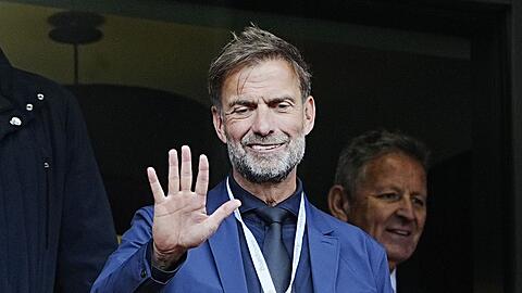 Der ehemalige Liverpooler Trainer Jürgen Klopp feierte auf der Ehrentribüne mit.