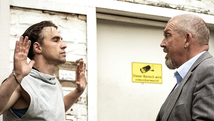 "Tatort: Spur des Blutes": Pascal Reimann (Joachim Förster, l.) wird von Kommissar Freddy Schenk (Dietmar Bär) gestellt. "Tatort: Spur des Blutes": Pascal Reimann (Joachim Förster, l.) wird von Kommissar Freddy Schenk (Dietmar Bär) gestellt.